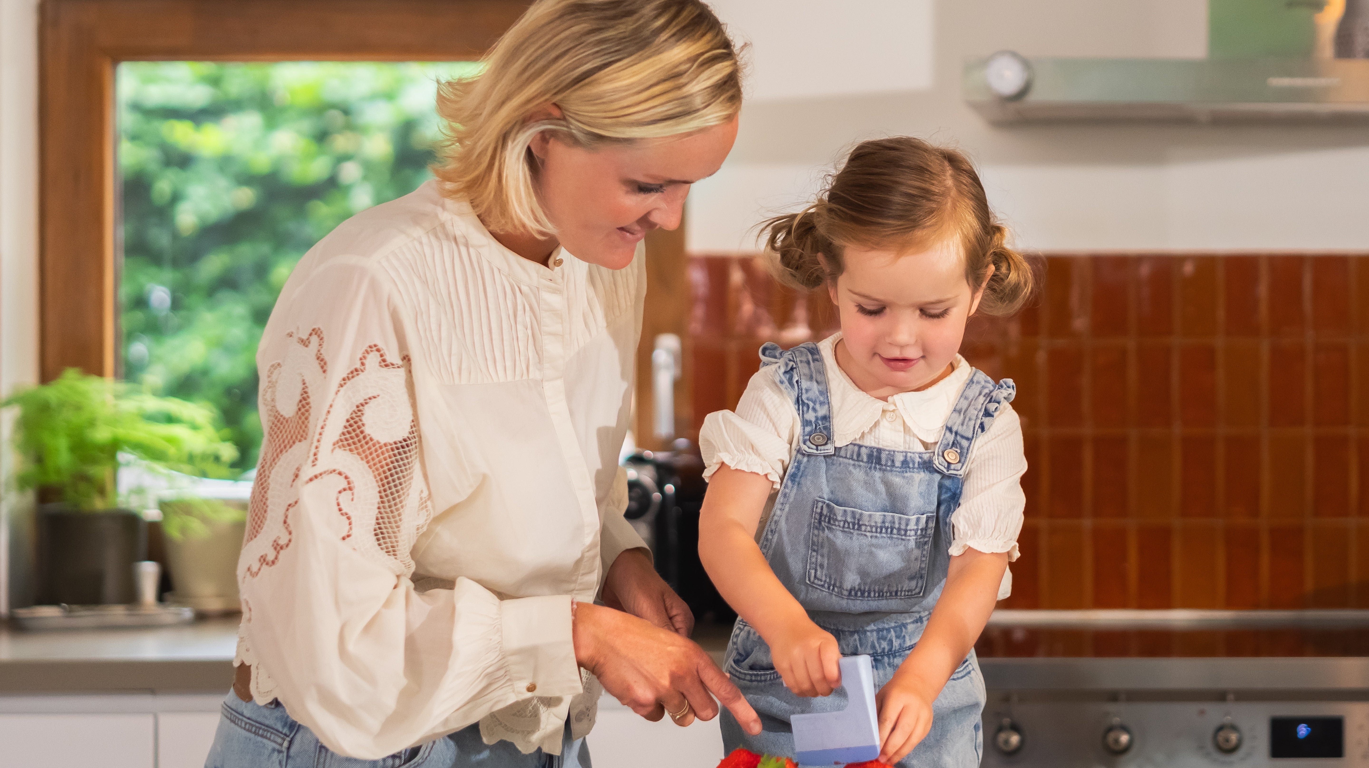 How to Teach a 2-Year-Old to Use a Knife Safely: A Parent’s Step-by-Step Guide