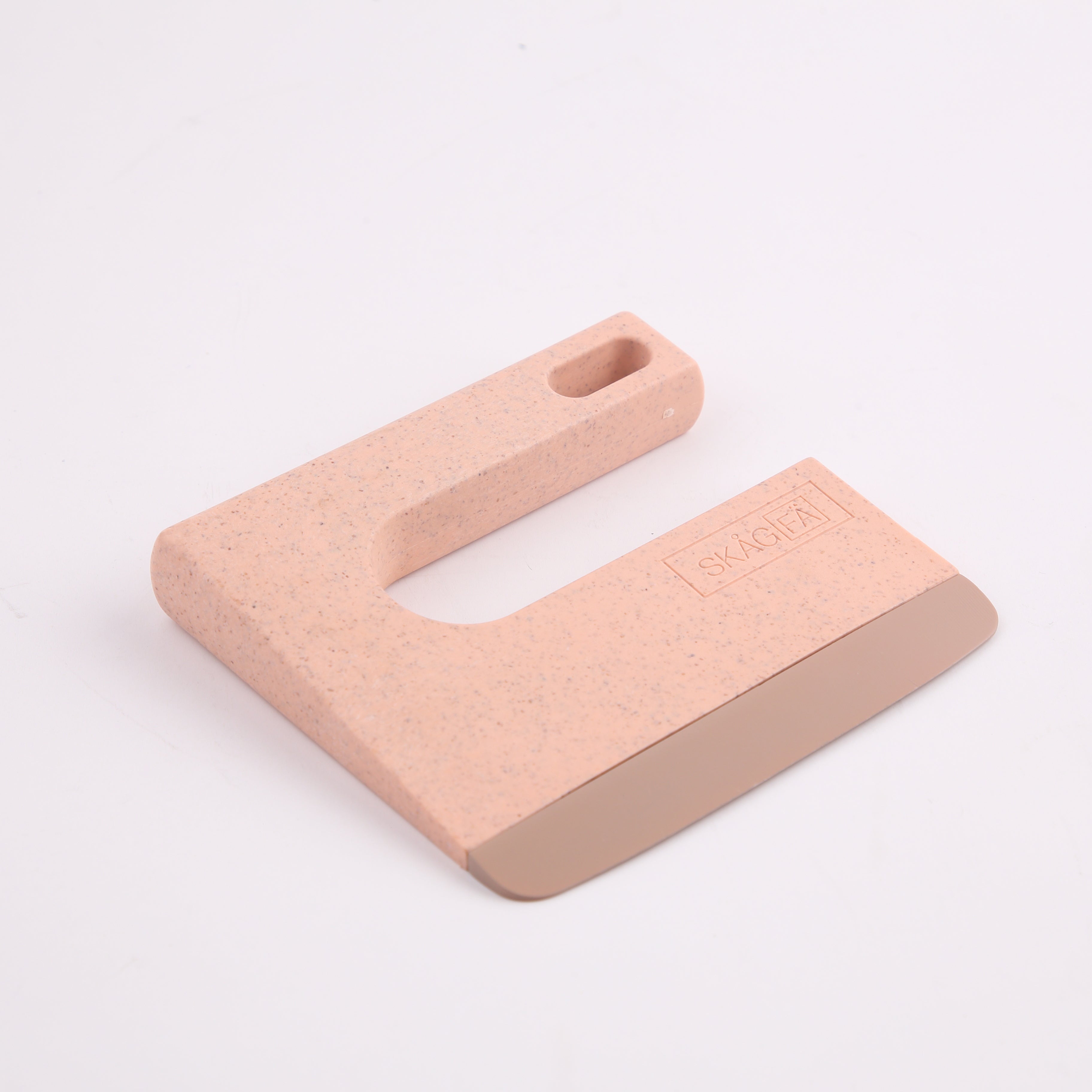 Introducing the eco-friendly autonomy knife for kids, designed specifically for small hands and made with 30% wheat straw for sustainability. This internationally award-winning knife is perfect for encouraging children's independence and promoting healthy eating habits. Safe and versatile, it can be used with one or both hands simultaneously, making meal preparation fun and easy. Empower your children with this innovative, eco-conscious kitchen tool that fosters a nutritious lifestyle.