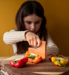 Träkniv - Safe and educational natural wooden knife for kids, designed as a Montessori tool to enhance child safety and development. Explore our fun and secure cooking tool, perfect for parents and retailers seeking the latest in child-safe culinary innovations.