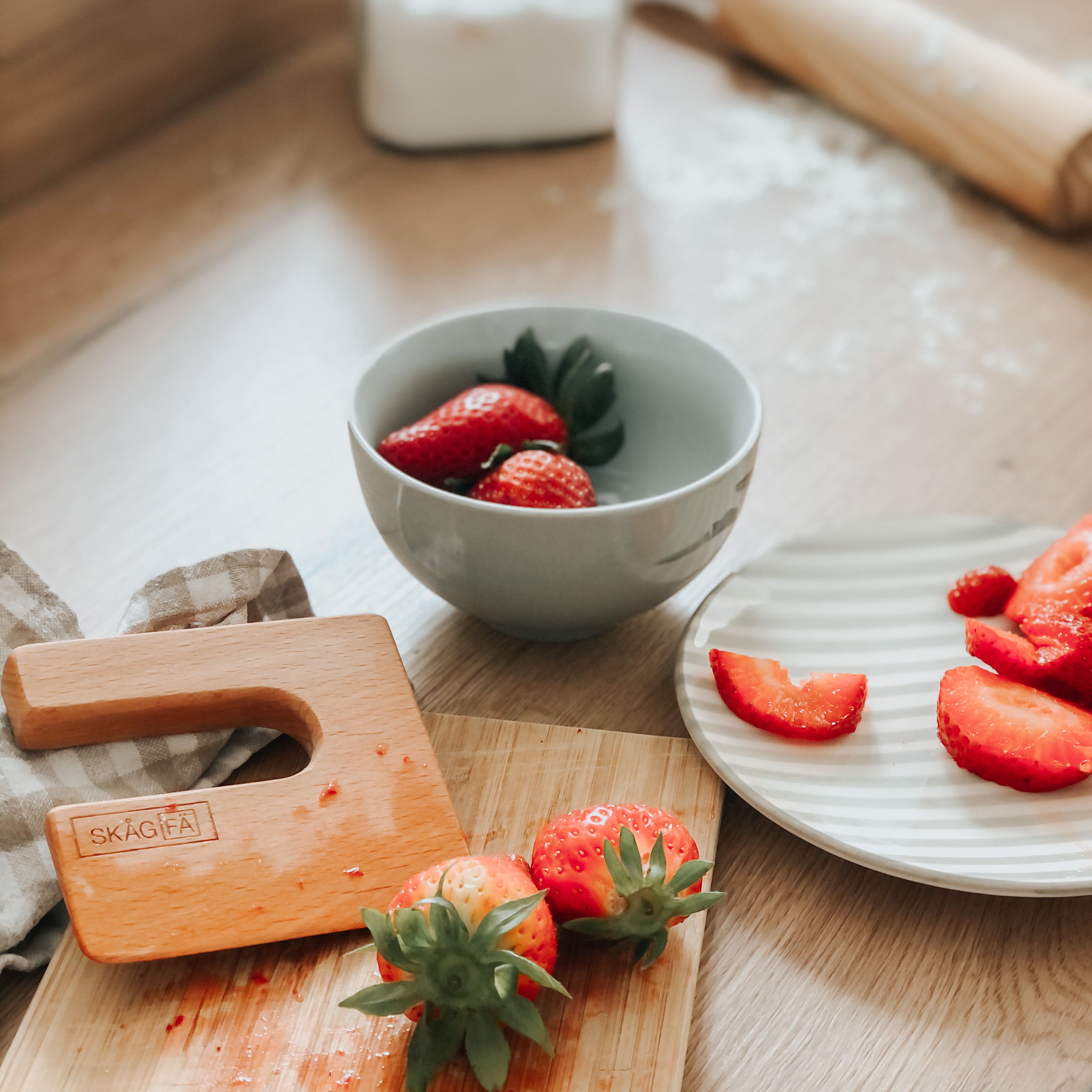 Discover our safe and fun kids' knife - perfect for parents and retailers seeking top trends in child safety and development.