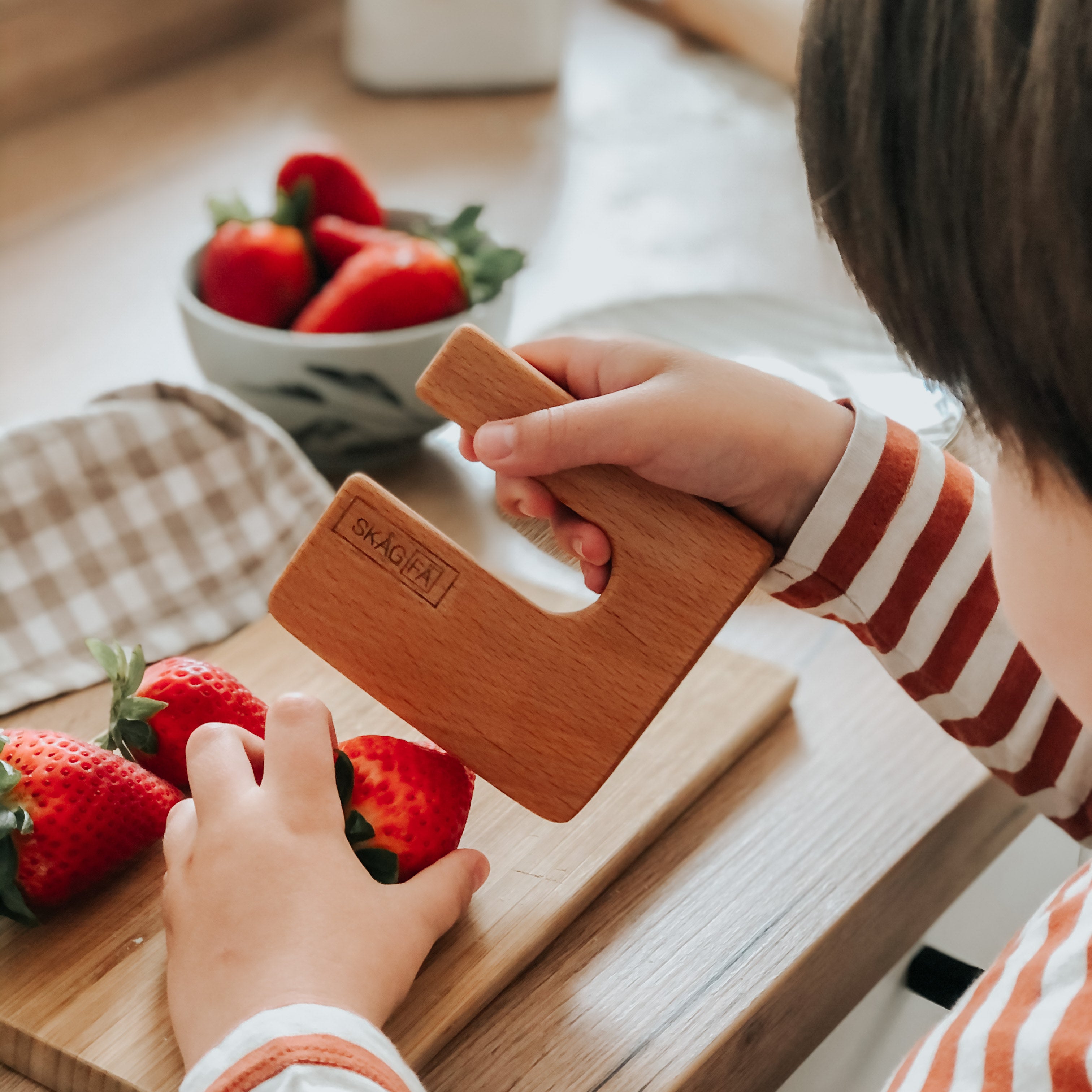 Children’s wooden knife - Ideal for educational play at home, this child-safe knife is a key tool in both Montessori and Waldorf educational methods. Explore our versatile, wooden educational toys that empower parents and attract retailers looking for the latest innovations in safe and developmental children’s products. Perfect for engaging young minds in practical life skills.