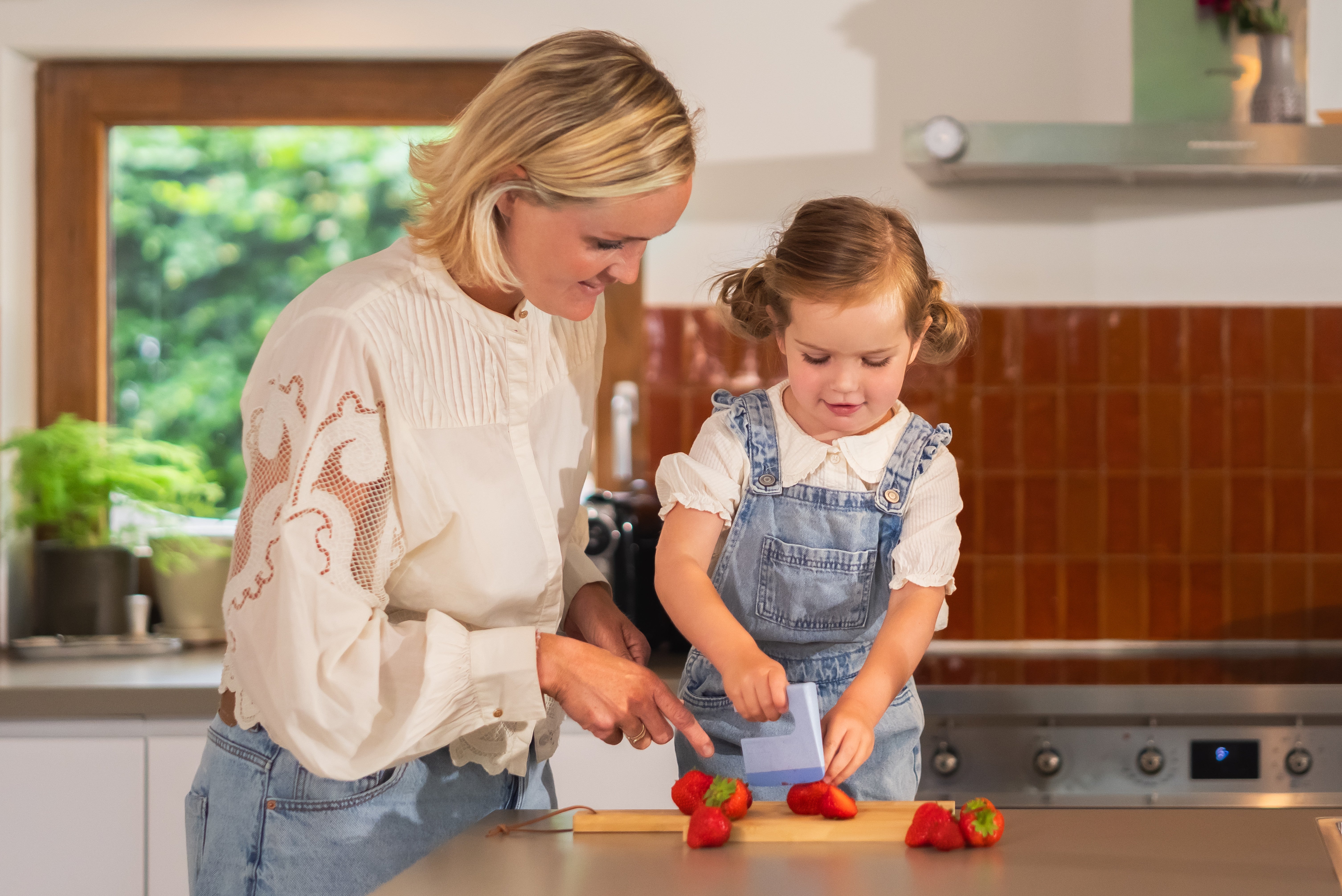 How to Teach a 2-Year-Old to Use a Knife Safely: A Parent’s Step-by-Step Guide