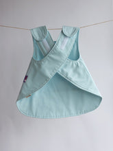 Laden Sie das Bild in den Galerie-Viewer, Vinklar Bib Apron Yaletown