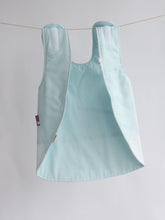 Laden Sie das Bild in den Galerie-Viewer, Vinklar Bib Apron Yaletown
