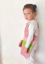 Cargar imagen en el visor de la galería, Scandinavian design for kids  Mediterranean design for kids  Waldorf Design  Montessori Design for kids  Concept Store Scandinavian design,  Apron for kids,  Delantal para niños de diseño